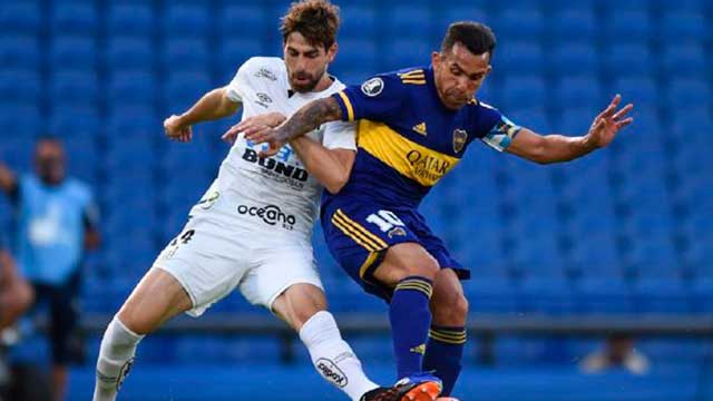 Con la mira puesta en River, Boca visita al Santos por la Copa Libertadores.