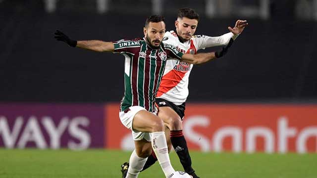 River sufrió, perdió ante Fluminense pero se clasificó a octavos.