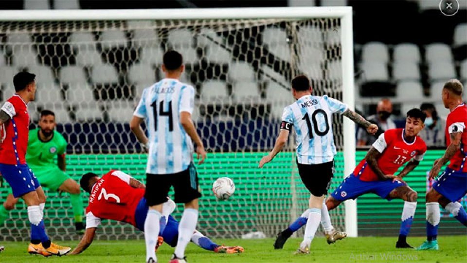 Argentina no pudo sostener la ventaja ante la Roja y apenas se llevó un punto.