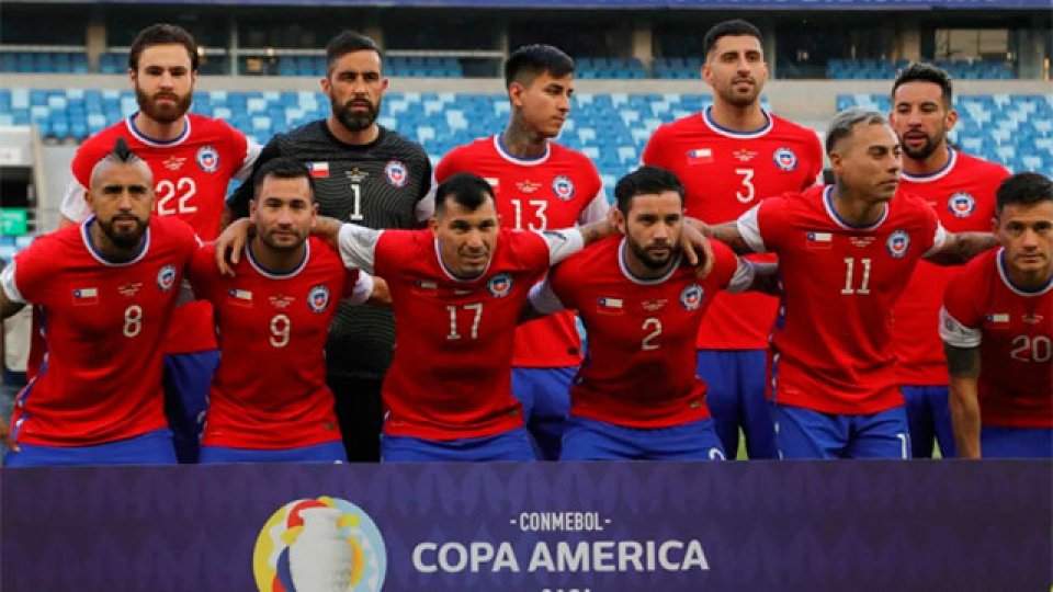 Seis jugadores de Chile rompieron la burbuja en Brasil.