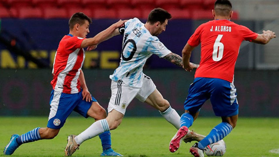 La Selección Argentina venció a Paraguay por la mínima y se clasificó.