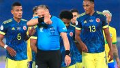 Malestar en Colombia por el rebote de Pitana y gol de Brasil: Qué dice el reglamento