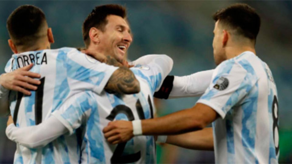 Argentina goleó a Bolivia, clasificó primera y en cuartos enfrentará a Ecuador.