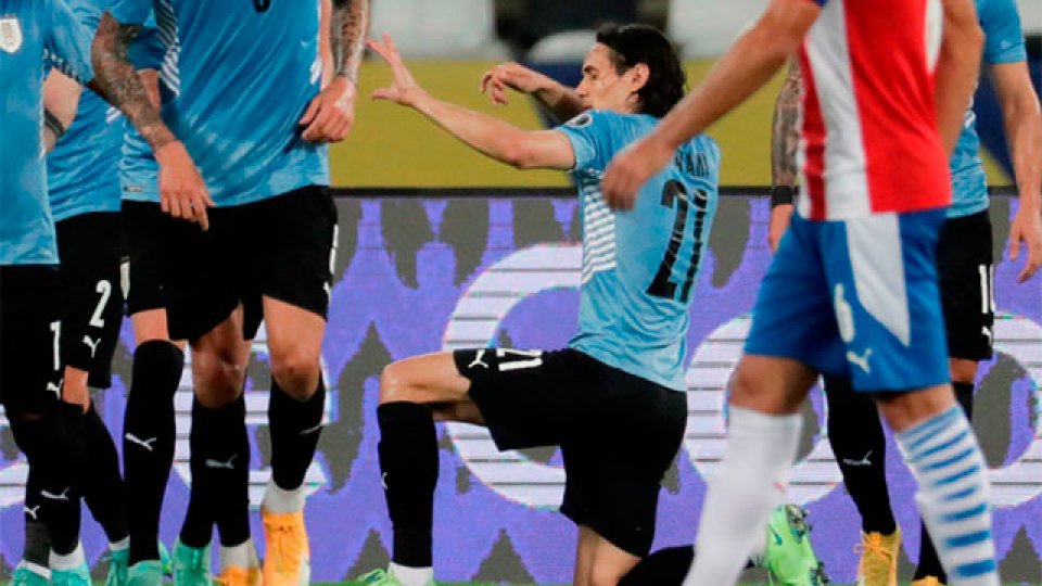 Uruguay le ganó a Paraguay y culminó segundo en su grupo.