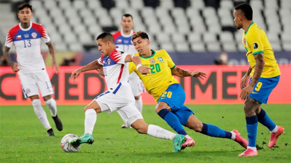 Brasil venció con lo justo a Chile y está en las semifinales.