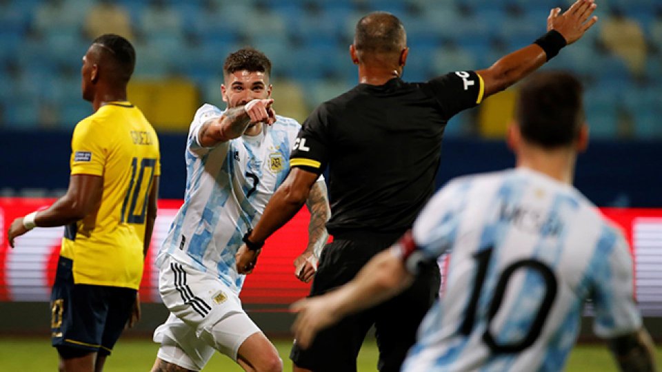 Con dos asistencias y un golazo de Leo, Argentina le ganó 3-0 a Ecuador.