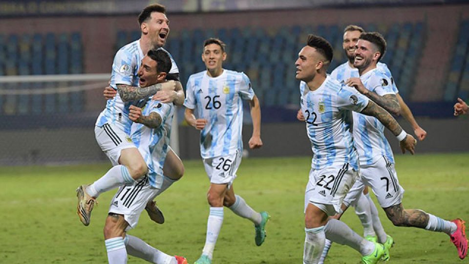 Con dos asistencias y un golazo de Leo, Argentina le ganó 3-0 a Ecuador.
