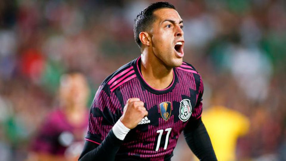Rogelio Funes Mori se estrenó en México con un polémico gol.
