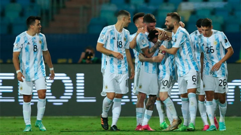 Argentina es finalista de la Copa América: venció a Colombia por penales.