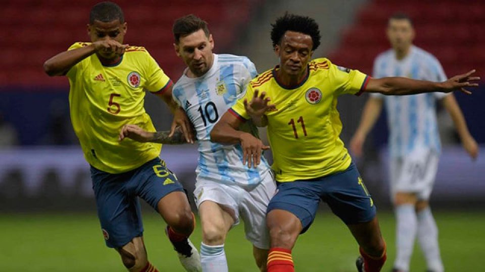 Argentina es finalista de la Copa América: venció a Colombia por penales.