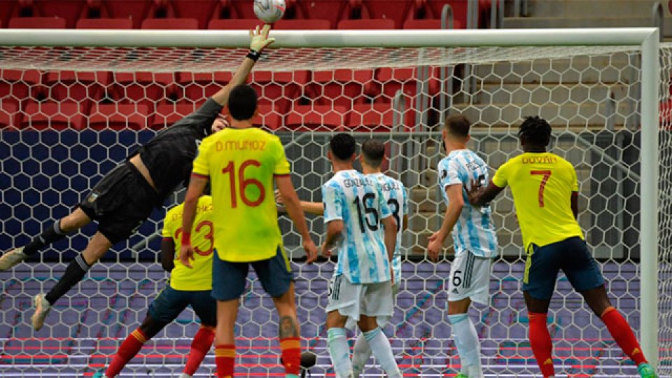 Argentina es finalista de la Copa América: venció a Colombia por penales.
