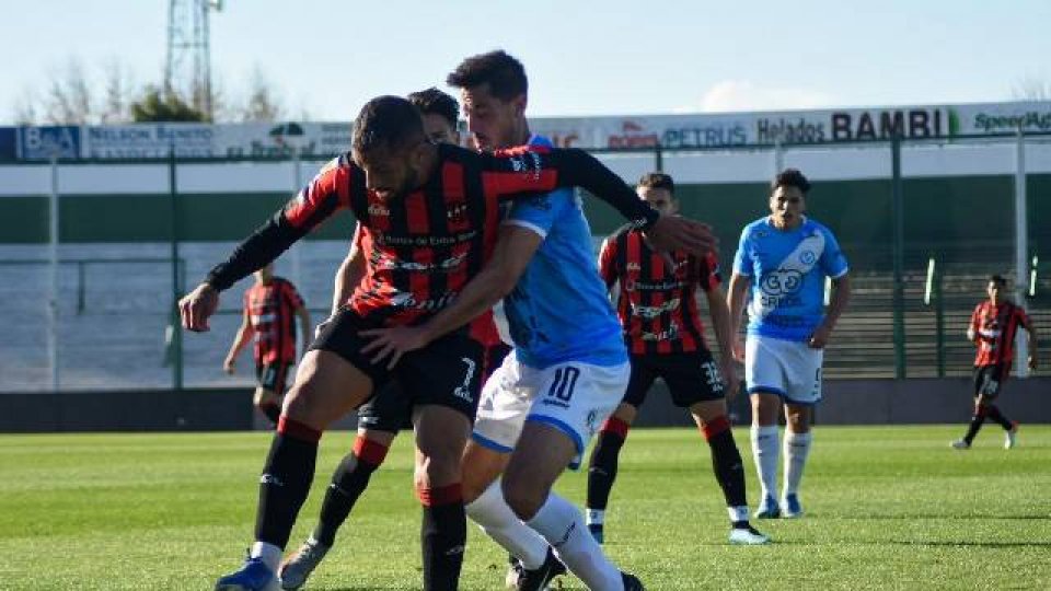 El Rojinegro sufrió para derrotar al Villero pero sigue adelante en la copa.