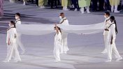Sorpresa en el final de la ceremonia: Paula Pareto portó la bandera olímpica
