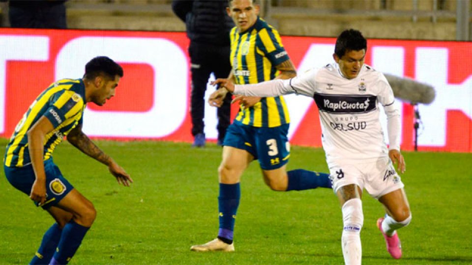 Con gol entrerriano y el debut del Pulga Rodríguez, Gimnasia le ganó a Central.