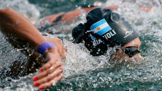 Cecilia Biagioli mejoró su marca olímpica e histórica en Aguas Abiertas.