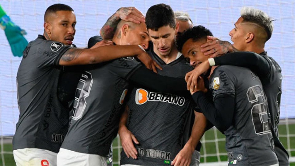 River cayó ante Atlético Mineiro por un gol de Nacho Fernández.
