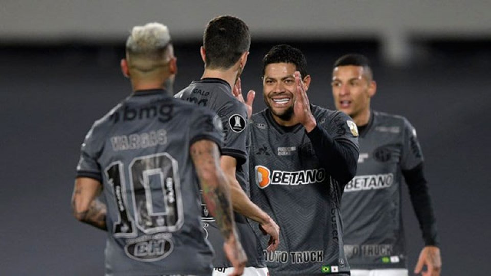 Palmeiras y Atlético Mineiro juegan la primera semifinal.