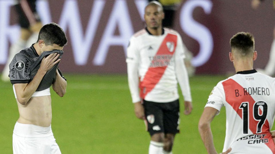 River cayó ante Atlético Mineiro por un gol de Nacho Fernández.