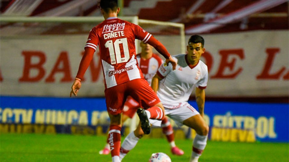 Huracán y Unión no pasaron de un pobre empate sin goles.