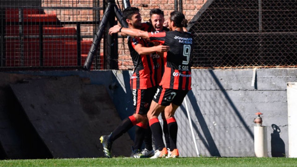En el Grella y con gol de Marín, el Rojinegro sumó tres puntos claves.