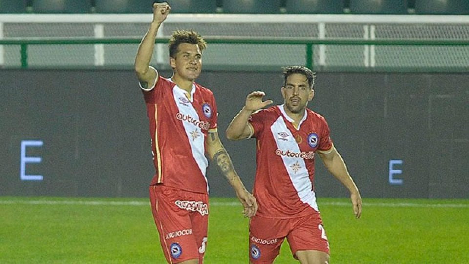 Argentinos superó a Gimnasia y pasó a cuartos de final de la Copa Argentina.