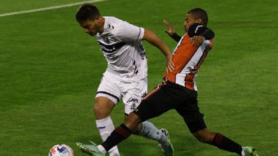 El Lobo y la Banda repartieron puntos en el Bosque, tras los goles tempraneros.