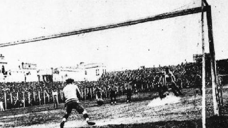 El primer Superclásico oficial quedó en manos de River, que se impuso por 2 a 1.