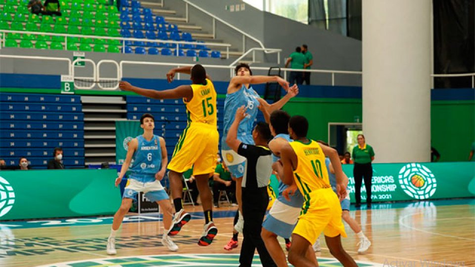 Argentina superó a Brasil con el aporte del uruguayense Respaud.
