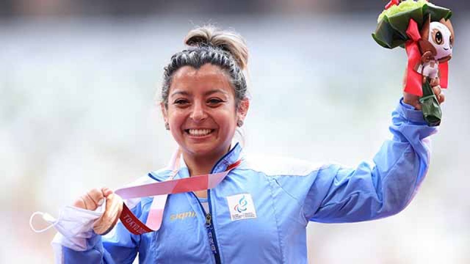 Antonella, la primera medallista argentina en los Paralímpicos de Tokio.