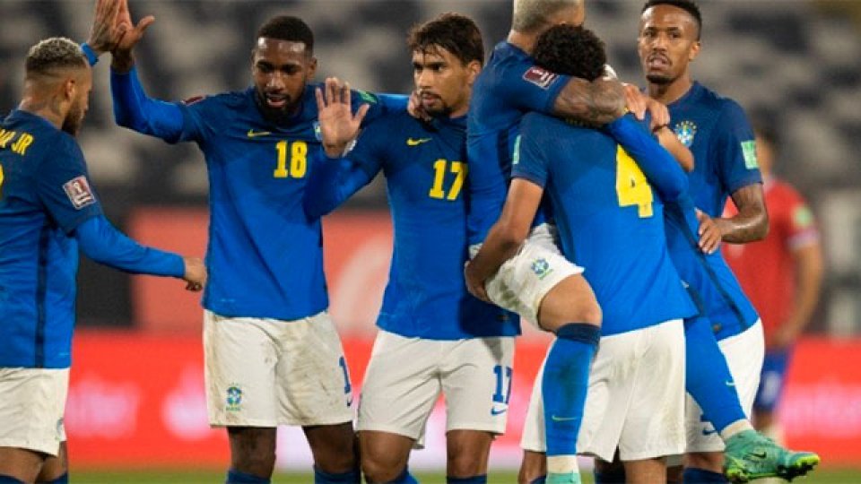 Brasil le ganó a Chile como visitante y llega invicto al partido con Argentina.