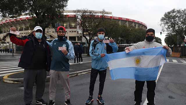 El público regresó a los estadios en Argentina.