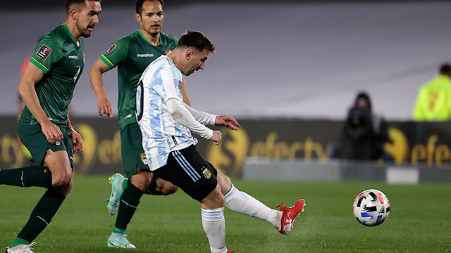 Con tres goles de Messi, Argentina le ganó 3-0 a Bolivia