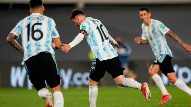 Con tres goles de Messi, Argentina le ganó 3-0 a Bolivia.