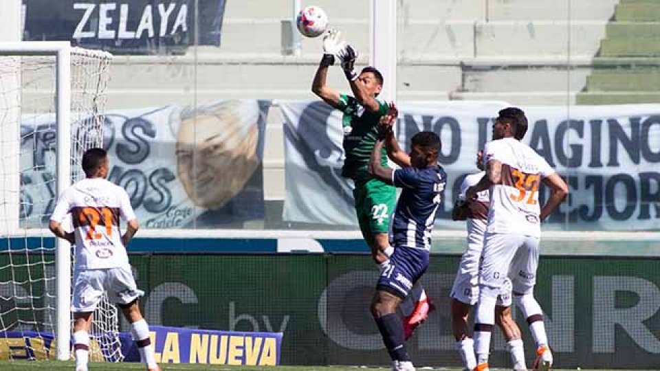 Talleres derrotó a Platense en Córdoba y se volvió a subir a la cima.