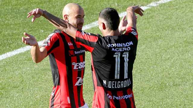 Delfino le solicitó a la dirigencia de Patronato retener a dos futbolistas.