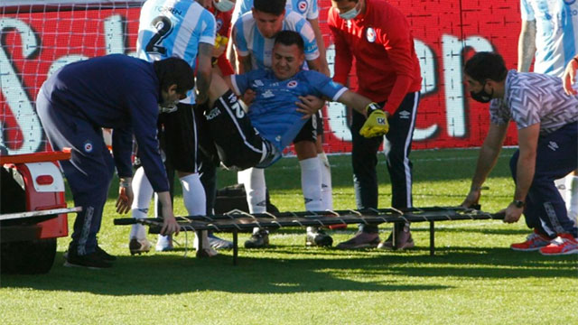 Grave lesión del arquero de Argentinos en el partido ante Patronato.