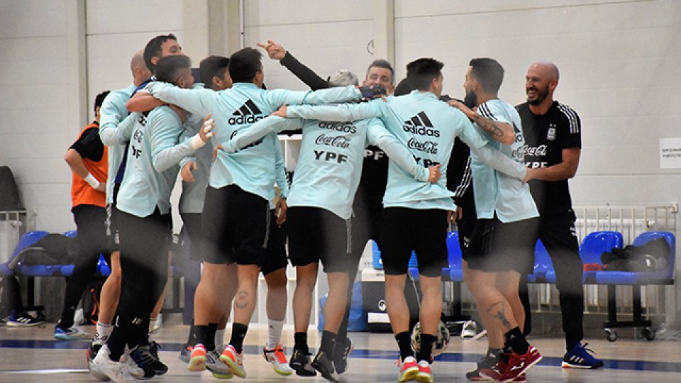 La selección argentina de futsal buscará el pase a cuartos de final.