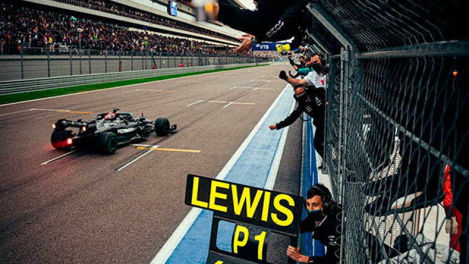Hamilton triunfó en Rusia y llegó a las 100 victorias en la Fórmula 1.