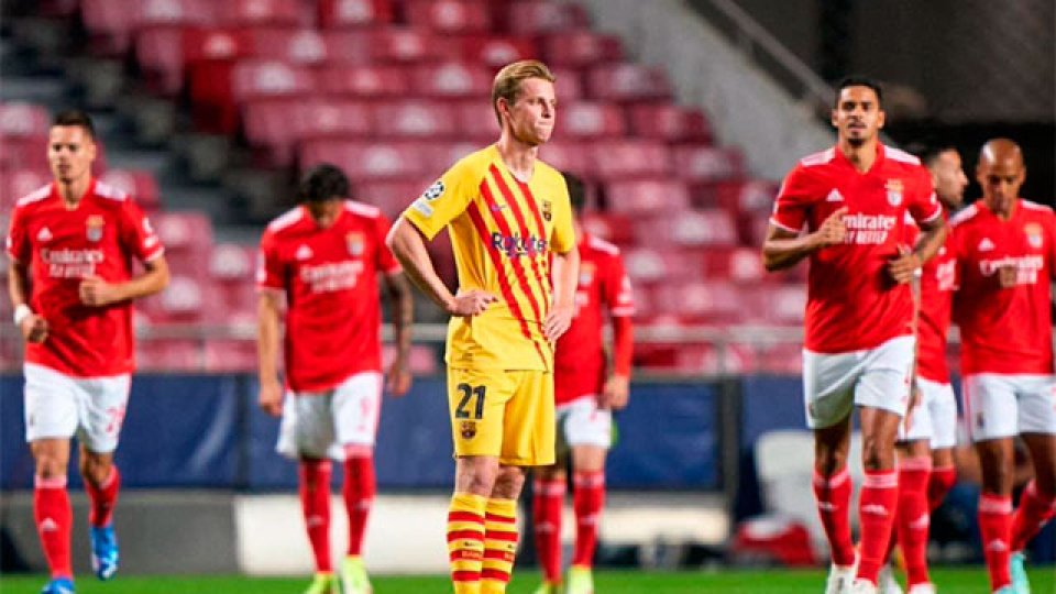 Barcelona fue goleado por Benfica y quedó último en su grupo.