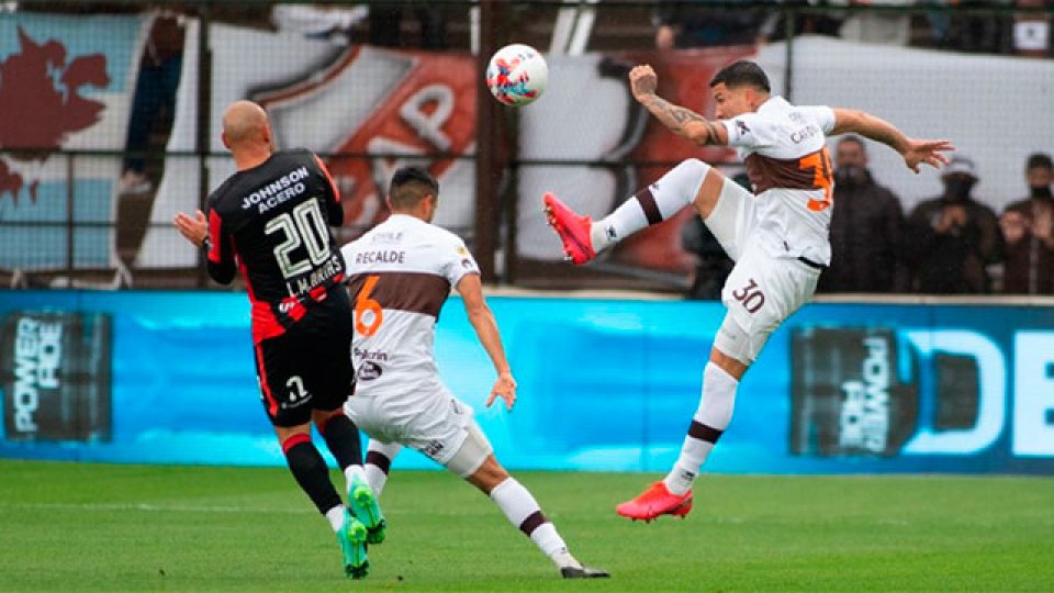 El Rojinegro igualó 0-0 con el Calamar. (Foto: Prensa Platense)