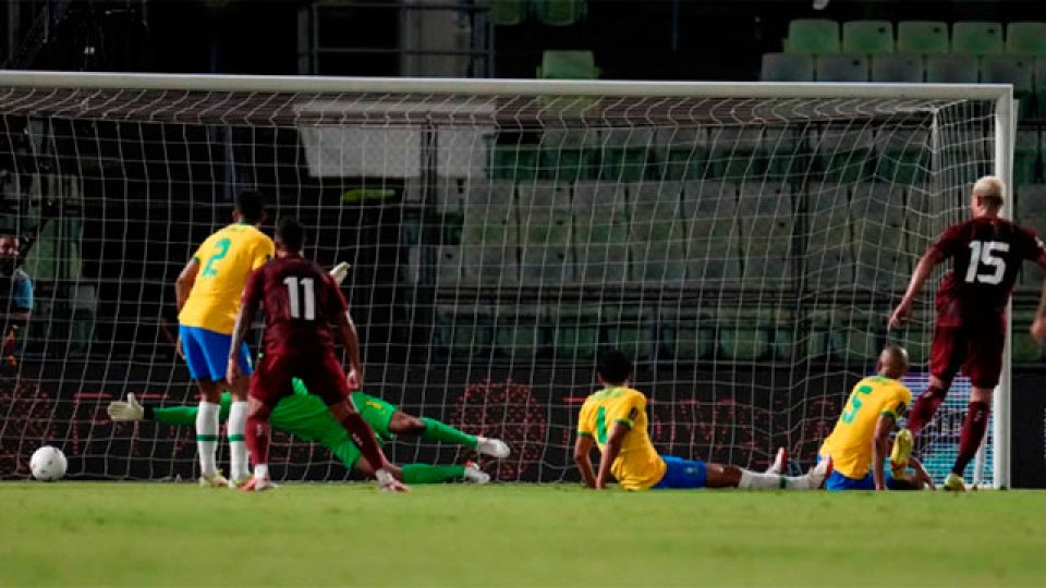 Brasil se lo dio vuelta a Venezuela y sigue invicto.