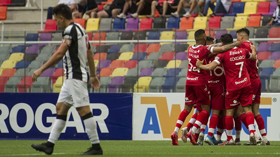 Huracán logró un importante triunfo por 2 a 1 frente a Central Córdoba.
