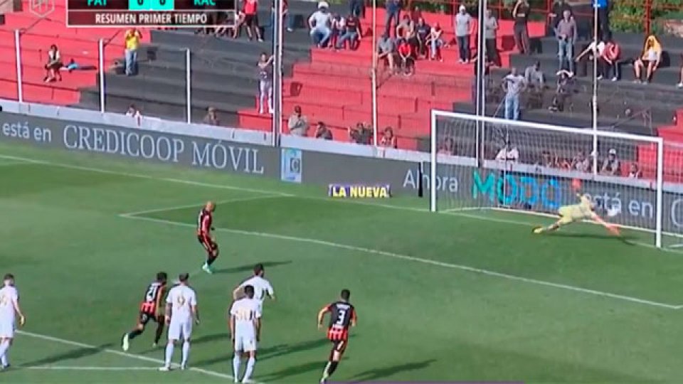 Patronato perdió 2 a 1 frente Racing en el Presbítero Bartolomé Grella.