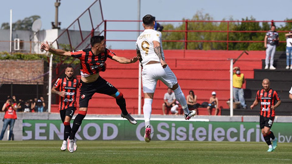 Patronato perdió 2 a 1 frente Racing en el Presbítero Bartolomé Grella.