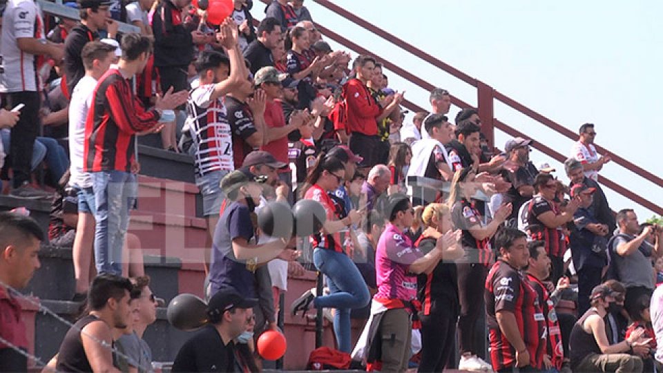 El p&uacute;blico rojinegro retorn&oacute; al Grella para apoyar a Patronato.