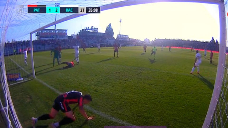 Patronato perdió 2 a 1 frente Racing en el Presbítero Bartolomé Grella.
