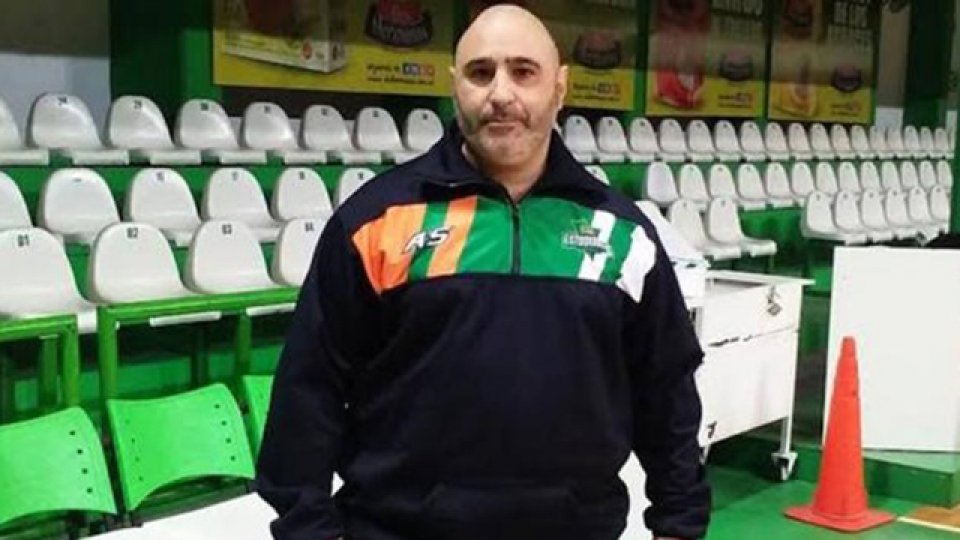 El entrenador Hernán Laginestra fue denunciado por racismo.