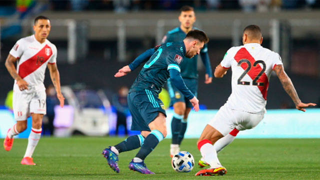 Messi apuntó contra el árbitro brasileño Sampaio: "Siempre hace lo mismo".