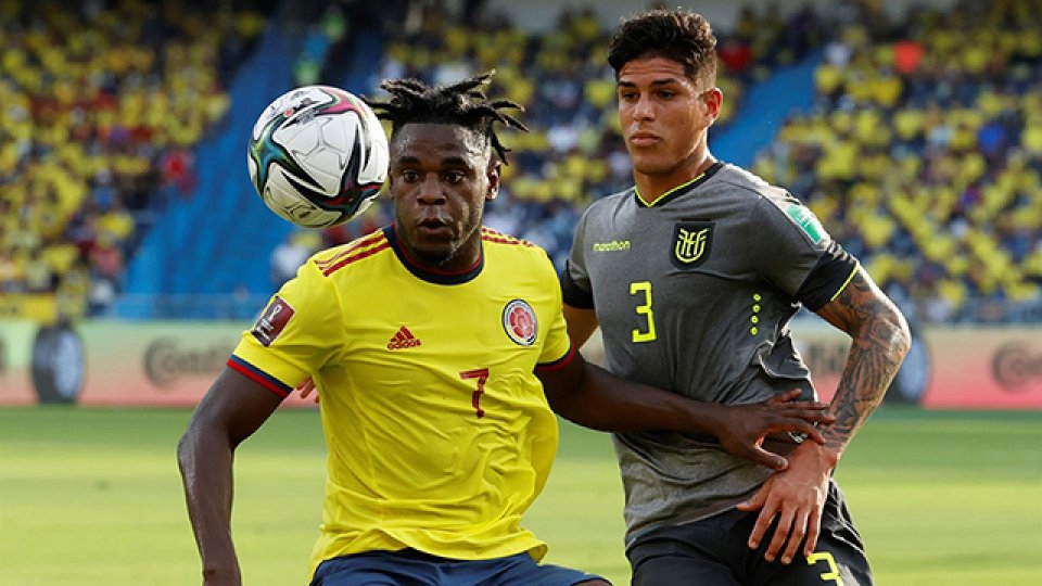 Ecuador, salvado por el VAR en la última, empató ante Colombia.