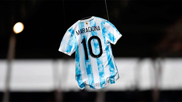 Así fue el primer homenaje a Maradona en Racing-Defensa y Justicia.